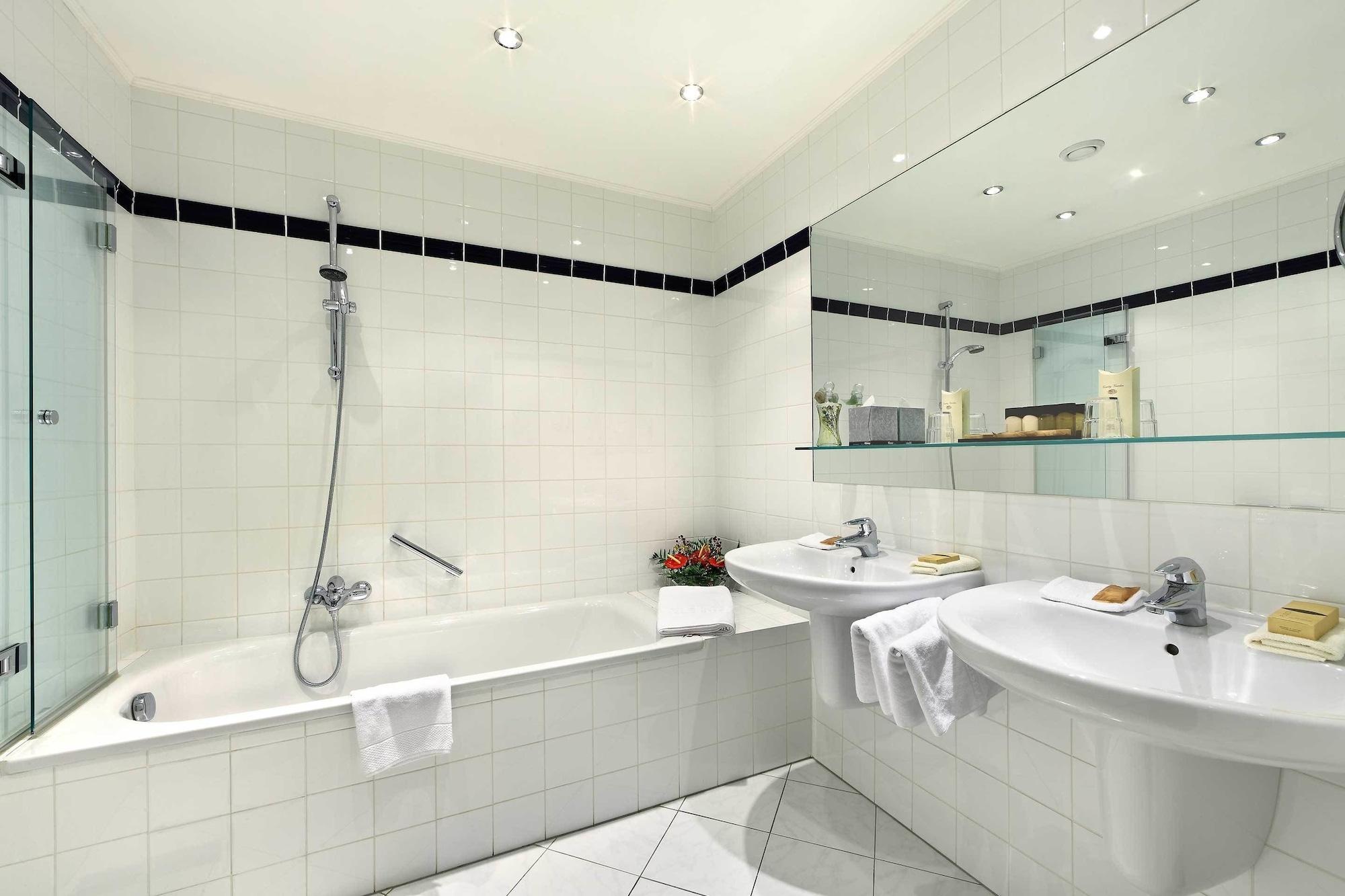 Hotel De France Wien Стая снимка Bathroom