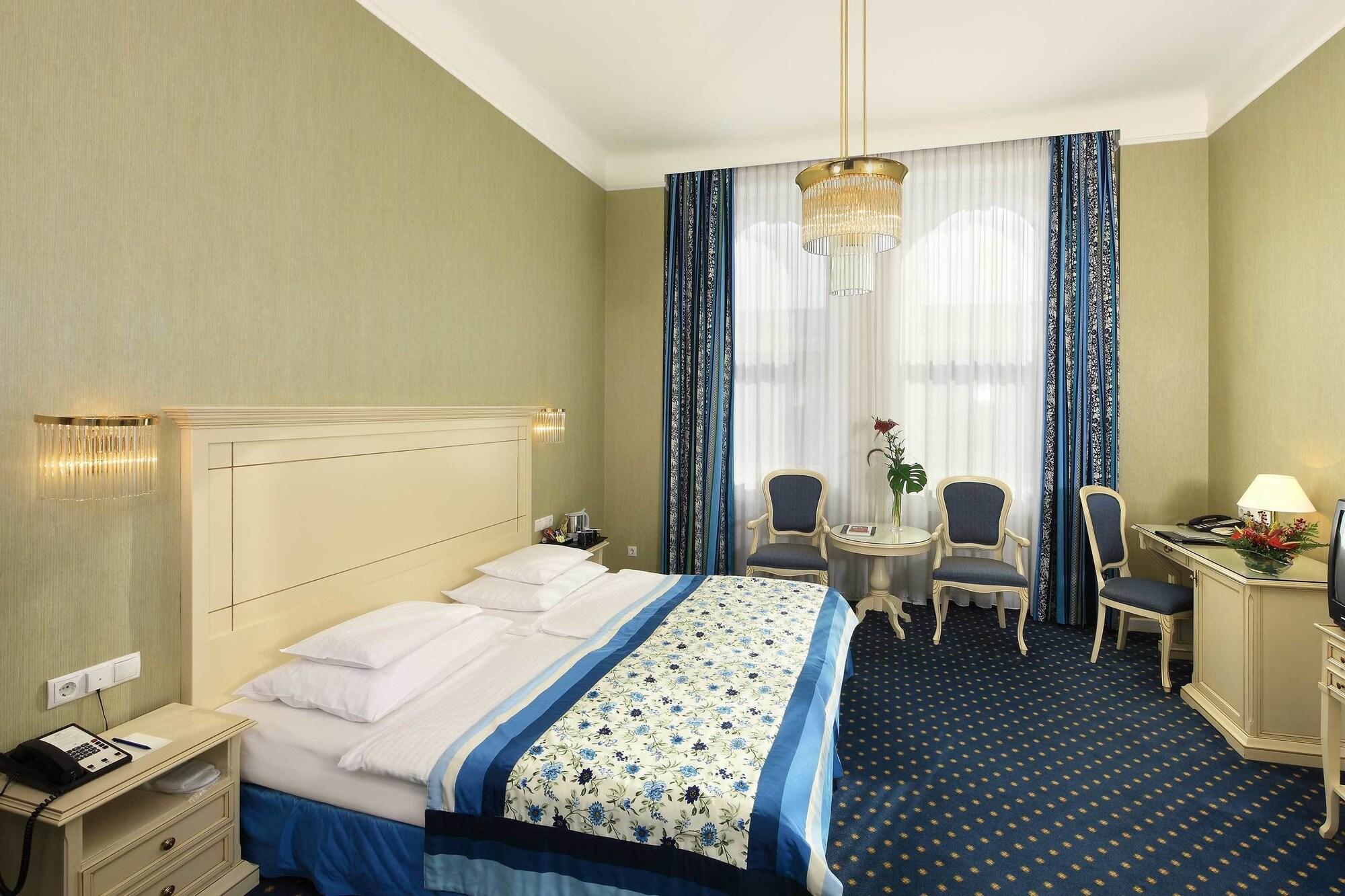 Hotel De France Wien Екстериор снимка A room at the Grand Hotel