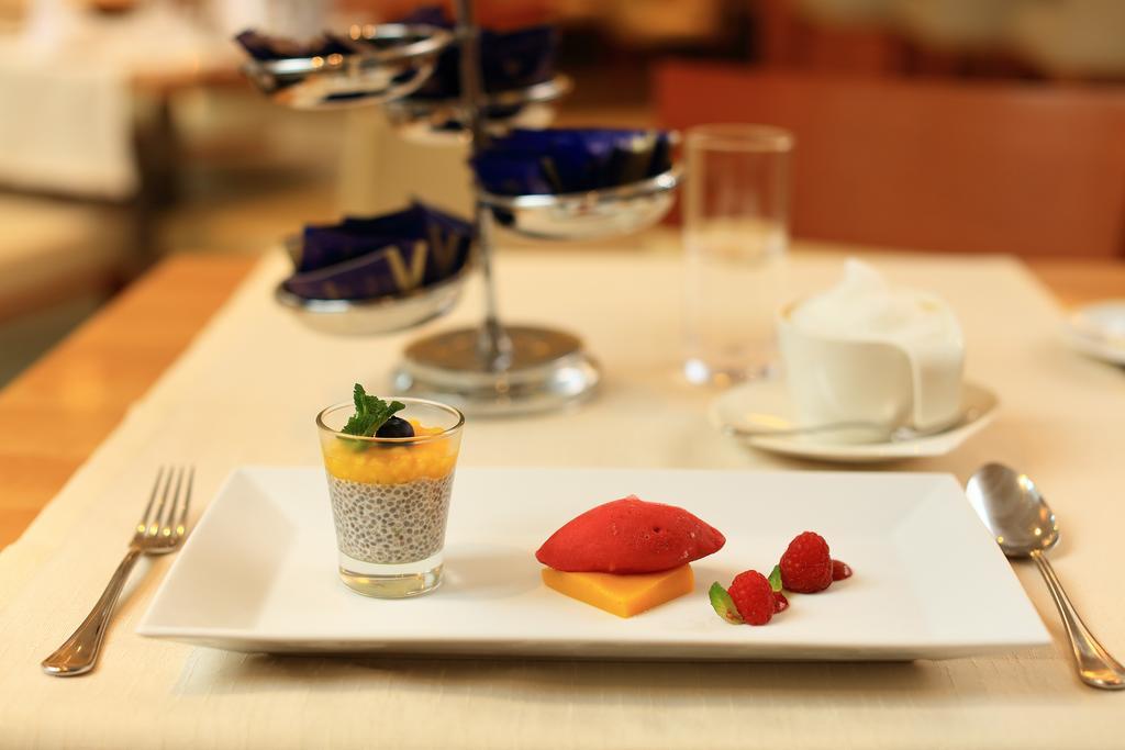 Hotel De France Wien Екстериор снимка A dessert served in a First Class flight
