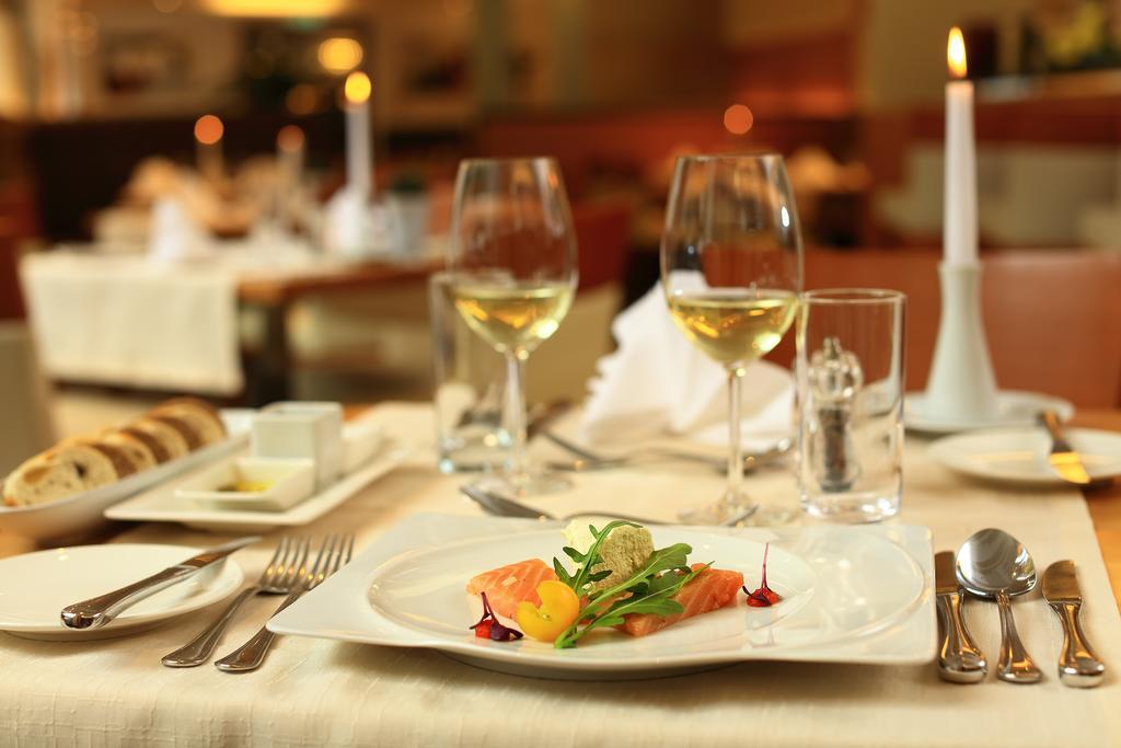 Hotel De France Wien Екстериор снимка A restaurant table set for fine dining