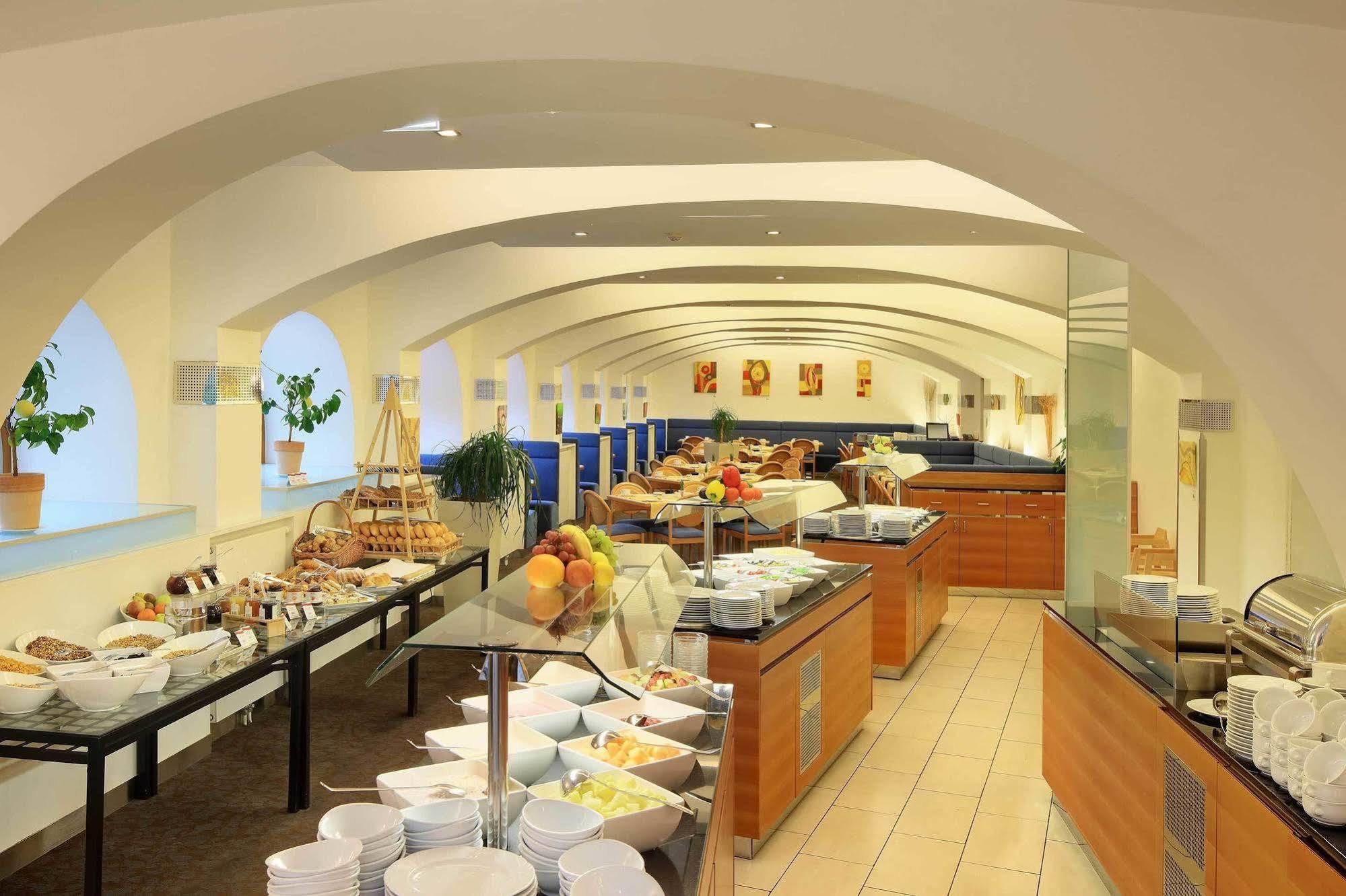 Hotel De France Wien Екстериор снимка The buffet at the restaurant