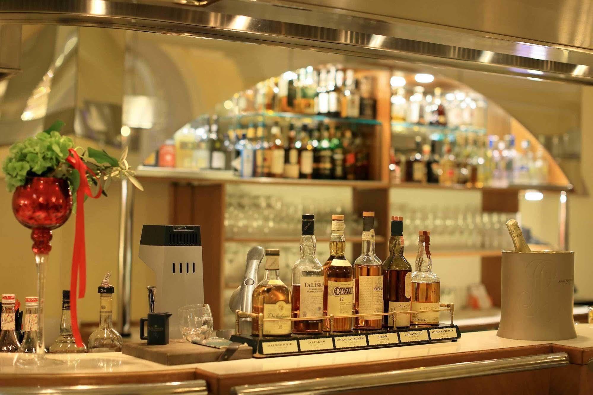 Hotel De France Wien Екстериор снимка A bar on board a cruise ship