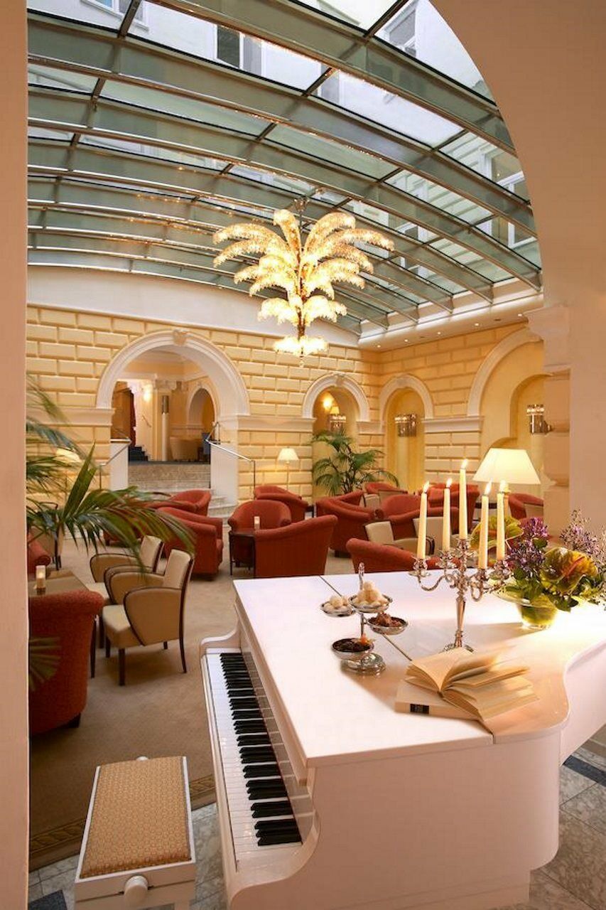 Hotel De France Wien Екстериор снимка The lobby of the hotel